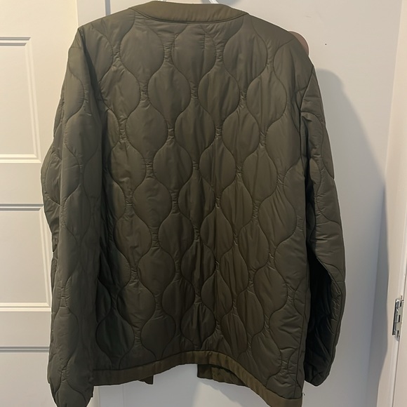 Green Jacket perfect for spring size Large - Picture 4 of 5
